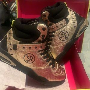 New Zumba Court Air Gold size 8.5